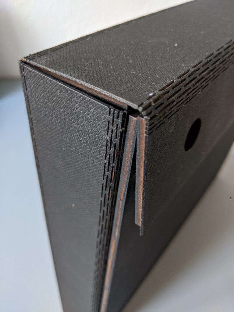 So sieht die "RepairBox" deroffenen Werkstätten zusammen geklappt aus.